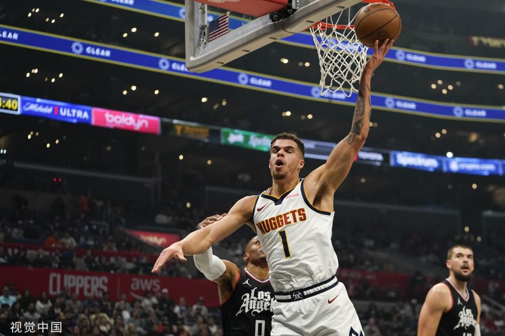 並幫助球隊 並幫助球隊